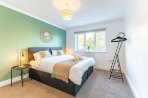 5 Bed House Heathrow Egham Virginia Water Sleeps 7 or Up To 8 If Sharing Beds, Mid To Long Term Bookings Welcome